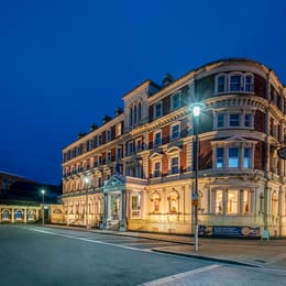 Queen Hotel 01