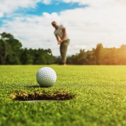 Male golfer 1643105746