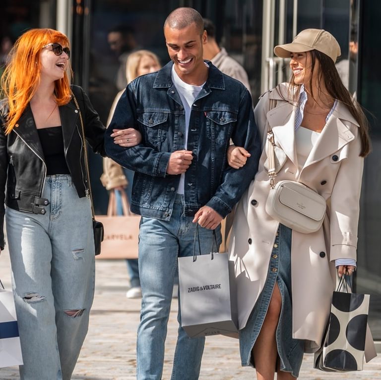 Mall Day 1038 Kat20 Hannon