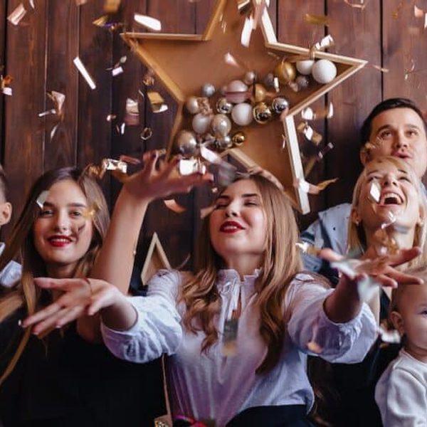 New years party friends family 1024x504